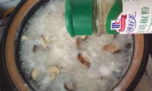 Mastering the Art of Chaozhou Clay Pot Congee:A Step-by-Step Guide to Authentic Flavors