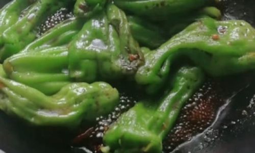 Mastering the Art of Crispy Tiger Skin Green Peppers:A Flavorful Journey from Stove to Plate