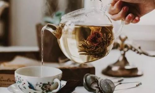 Effective Methods to Remove Tea Stains from Clothing:A Comprehensive Guide