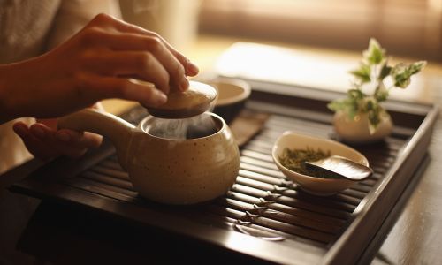 Can You Put Honey in Tea?A Comprehensive Guide to Sweetening Your Brew