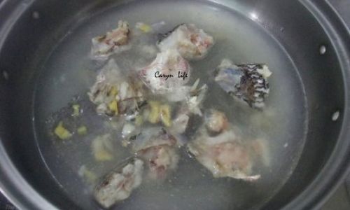 Mastering the Art of Crafting a Flavorful Grass Carp Head Soup:A Step-by-Step Guide