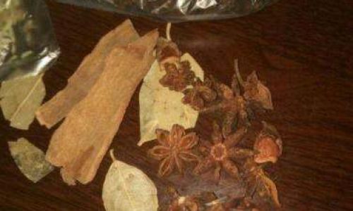 The Art of Crafting Herbal-Infused Spirits:A Step-by-Step Guide to Making Your Own Herbal Liqueurs