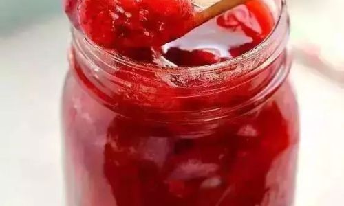 The Great Strawberry Storage Debate:To Refrigerate or Not to Refrigerate?