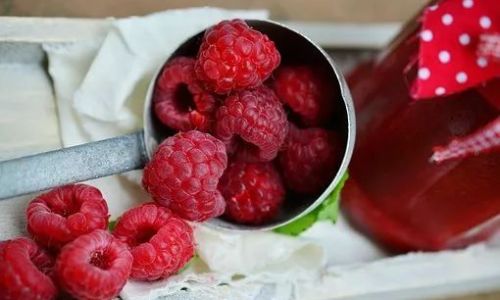 The Great Strawberry Storage Debate:To Refrigerate or Not to Refrigerate?