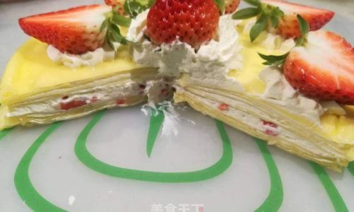 Mastering the Art of Homemade Strawberry Mille-Feuille:A Step-by-Step Guide to Elegance and Flavor