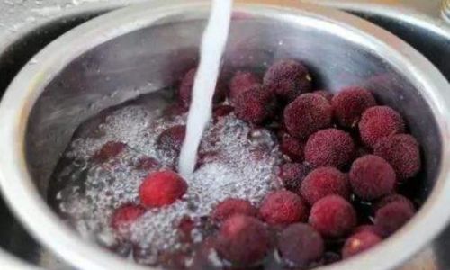 The Optimal Duration for Soaking Strawberries in Saltwater:A Comprehensive Guide