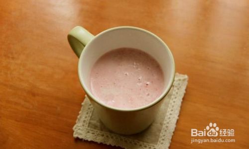 A Delightful Guide to Crafting the Perfect Strawberry Milkshake:Tips,Tricks,and Variations