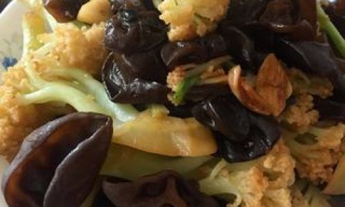 Mastering the Art of Cauliflower and Wood Ear Mushroom Stir-Fry:A Delicious and Simple Recipe Guide