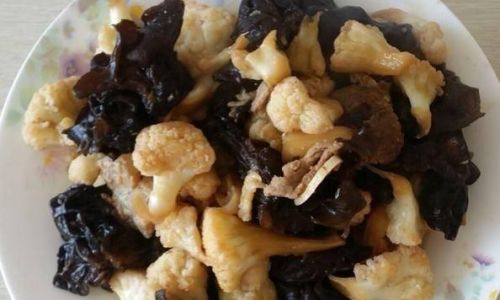 Mastering the Art of Cauliflower and Wood Ear Mushroom Stir-Fry:A Delicious and Simple Recipe Guide