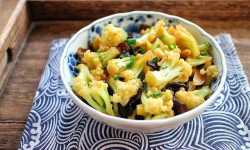 Mastering the Art of Cauliflower and Wood Ear Mushroom Stir-Fry:A Delicious and Simple Recipe Guide