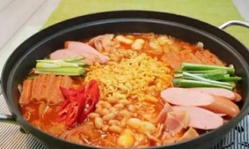 Budae Jjigae:A Flavorful Journey Through Korea’s Culinary Innovation and History