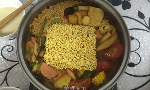 A Comprehensive Guide to Crafting Authentic Budae Jjigae:The Ultimate Korean Army Stew Recipe
