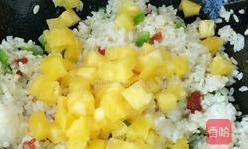 Mastering the Art of Pineapple Sausage Fried Rice:A Sweet and Savory Culinary Adventure