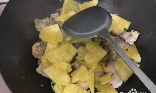 Mastering the Art of Pineapple Fried Chicken:A Sweet and Savory Delight