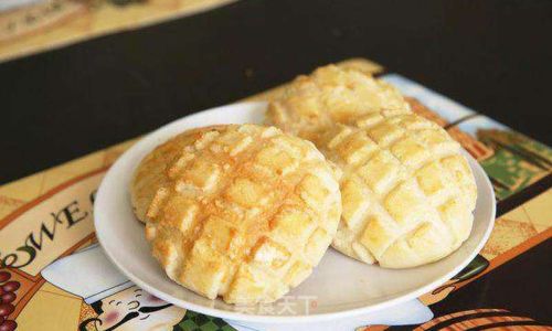 Mastering the Art of Pineapple Bun酥皮:A Step-by-Step Guide to Crafting the Perfect Flaky Crust