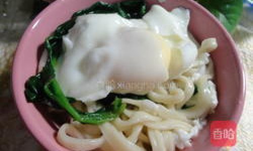 A Step-by-Step Guide to Crafting Delicious Spinach and Egg Noodles at Home