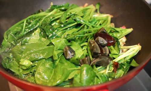 Unlocking the Full Potential:Mastering the Art of Spinach Consumption for Optimal Health and Flavor