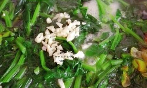 A Step-by-Step Guide to Crafting the Perfect Spinach and Egg Drop Soup:A Timeless Classic