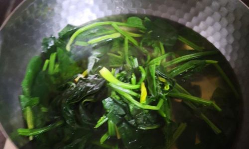 A Step-by-Step Guide to Crafting the Perfect Spinach and Egg Drop Soup:A Timeless Classic