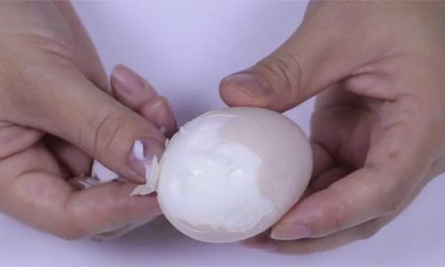 Mastering the Art of Easy Egg Peeling:Innovative Techniques and Time-Tested Tricks