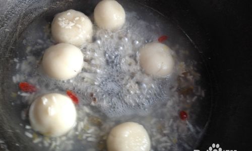 A Step-by-Step Guide to Crafting Traditional Glass Jiu Niang Yuan Zi:A Delicate Chinese Dessert