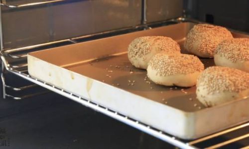 The Great Cake Conundrum:To Refrigerate or Not to Refrigerate?