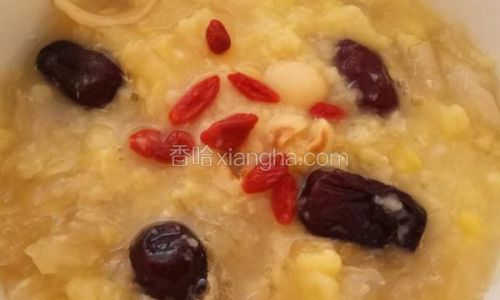 A Refreshing Delight:Mastering the Art of Crafting Chilled Tremella,Lily Bulb,and Lotus Seed Soup