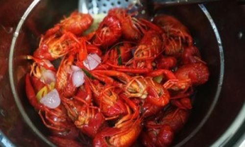 The Art of Preparing Chilled Shrimp Sashimi:A Step-by-Step Guide to Culinary Perfection