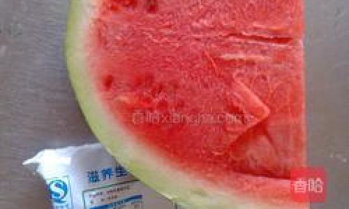 Refreshing Delight:A Step-by-Step Guide to Crafting the Perfect Chilled Watermelon Milkshake