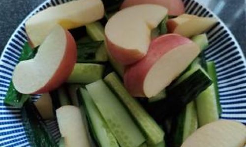 Chilled Cucumber and Sour Plum Soup:A Tangy Summer Elixir Crafted at Home