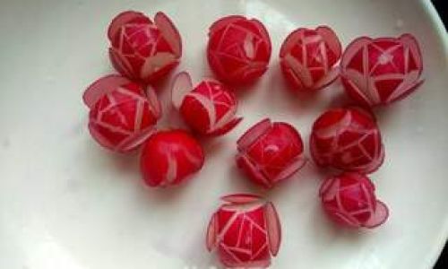 The Elegant Art of Crafting Iced Rose Petals:A Comprehensive Guide to Preserving Floral Beauty