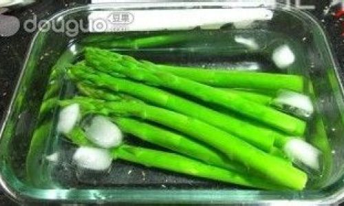Mastering the Art of Ice-Chilled Asparagus:Tips,Tricks,and Recipes for a Refreshing Delicacy