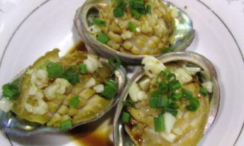 The Art of Preparing Chilled Tai O Abalone:A Culinary Masterpiece from Hong Kongs Coastal Gem