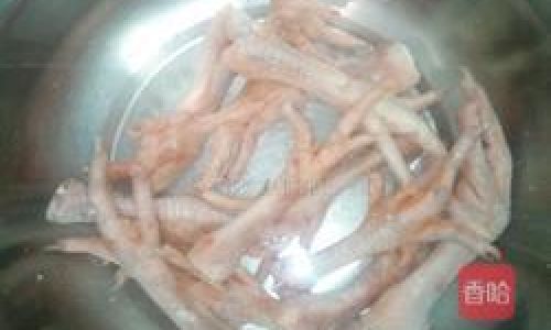 Mastering the Art of Crafting Chilled Soy Sauce Glazed Chicken Feet:A Step-by-Step Guide