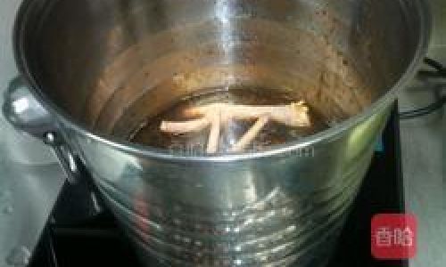 Mastering the Art of Crafting Chilled Soy Sauce Glazed Chicken Feet:A Step-by-Step Guide