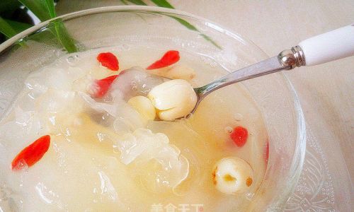 The Art of Crafting Traditional Rock Sugar White Fungus and Lotus Seed Soup:A Step-by-Step Guide