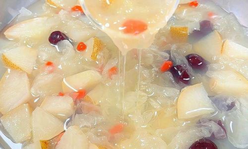 Mastering the Art of Rock Sugar Pear Soup:A Delicious and Soothing Recipe