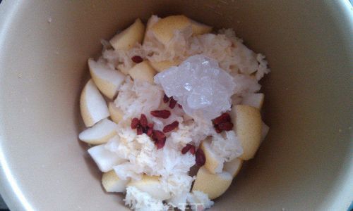 How to Make Soothing Rock Sugar Pear Water:A Traditional Chinese Remedy for All Seasons