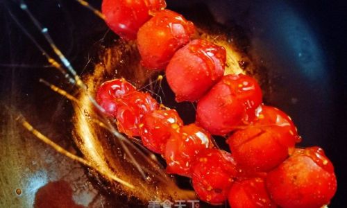 A Step-by-Step Guide to Crafting Traditional Candied Haws on a Stick at Home