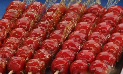 The Mystery Behind the Paper Wrapping of Bingtanghulu:A Sweet Tradition Unveiled