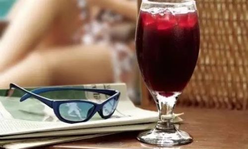 The Art of Savoring Ice Red Wine:A Guide to Perfect Pairings,Serving Temperatures,and Occasions