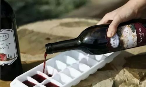 The Art of Savoring Ice Red Wine:A Guide to Perfect Pairings,Serving Temperatures,and Occasions