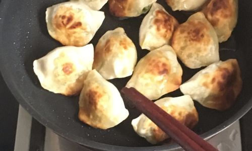 Mastering the Art of Pan-Frying Frozen Dumplings:A Step-by-Step Guide to Crispy Perfection