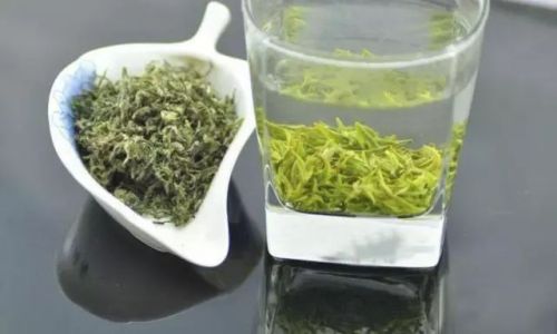 The Art of Stir-Frying Biluochun Tea:A Traditional Chinese Craft Unveiled