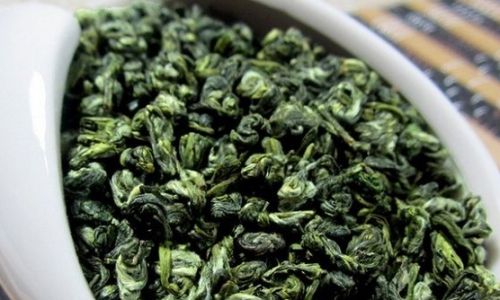 The Art of Stir-Frying Biluochun Tea:A Traditional Chinese Craft Unveiled