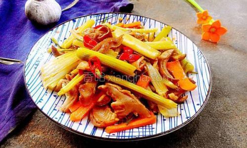 Mastering the Art of Stir-Fried Pork Stomach:A Delicious and Authentic Recipe Guide