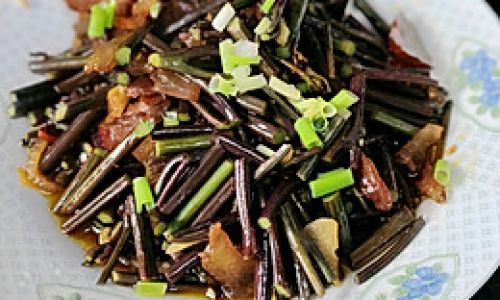 Mastering the Art of Stir-Fried Wild Water Fern:A Culinary Guide to Crisp,Savory Perfection
