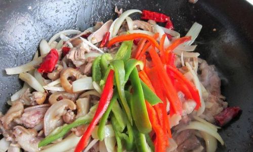 Mastering the Art of Stir-Fried Lamb Head:A Flavorful Journey from Kitchen to Table