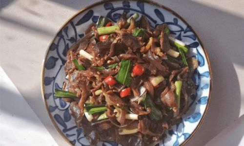 Mastering the Art of Stir-Fried Duck:A Comprehensive Guide to Crafting the Perfect Dish