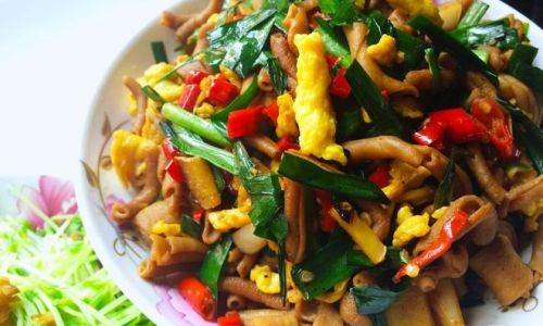 The Fiery Symphony of Stir-Fried Duck Intestines:Mastering the Art of Chinese Culinary Alchemy